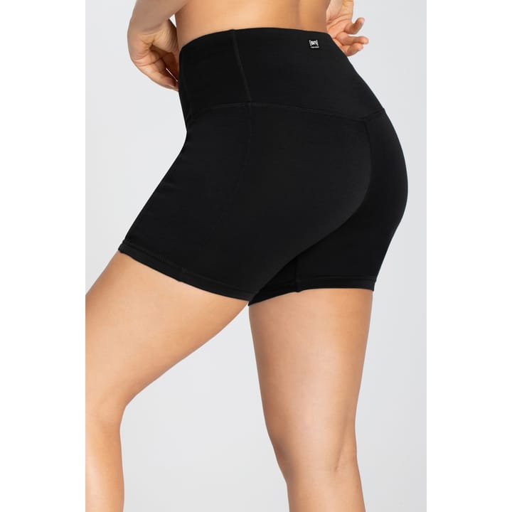 super.natural Women's Liquid Flow Shorts Jet Black super.natural