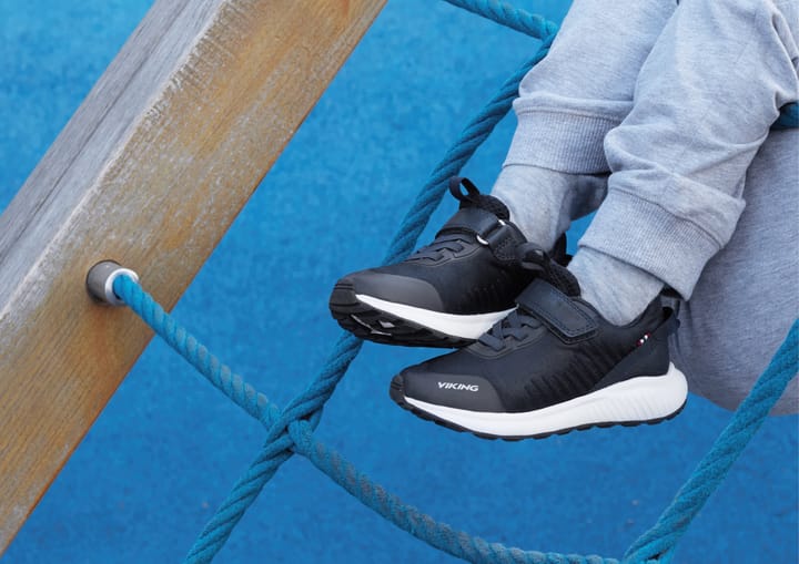 Viking Kids' Aery Tau Low GORE-TEX Black Viking Footwear