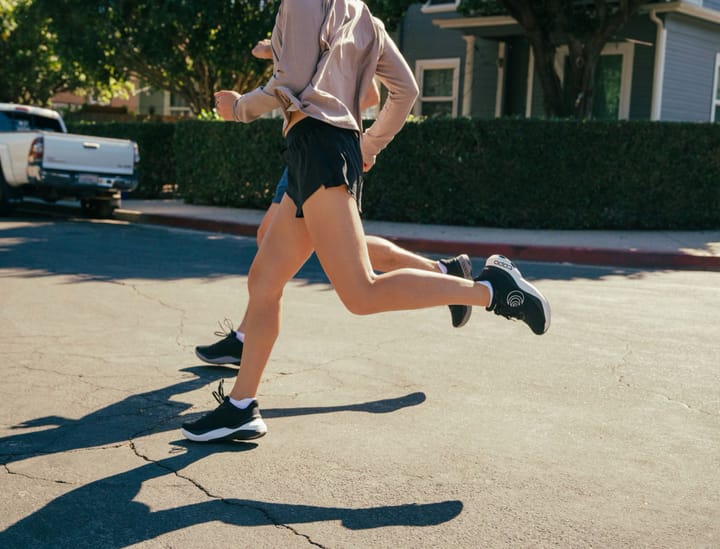 Topo Athletic W Aura Black/white Topo Athletic