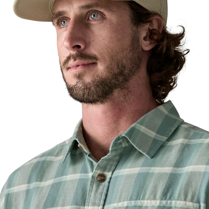 Patagonia Men's L/S Cotton in Conversion LW Fjord Flannel Shirt Marine Layer: Blue Sage Patagonia