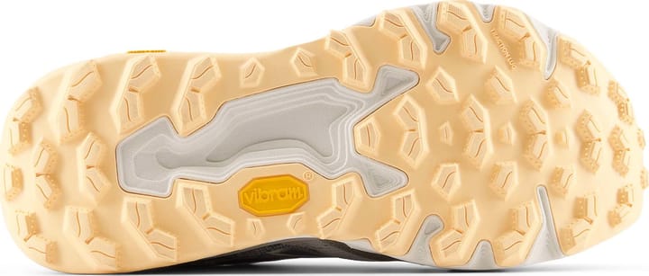 New Balance Women's Freshfoam Hierro V9 Sea Salt / White Peach New Balance