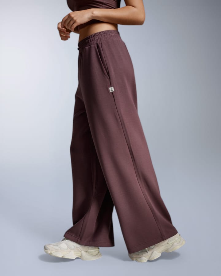 2XU Women'S Wonderluxe Sand Washed Wide Leg Pants Currant/white 2XU