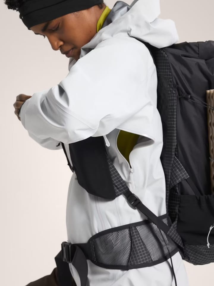 Arc'teryx Women's Beta SL Jacket Solitude Arc'teryx Arc'teryx Women's Beta SL Jacket Solitude Arc'teryx